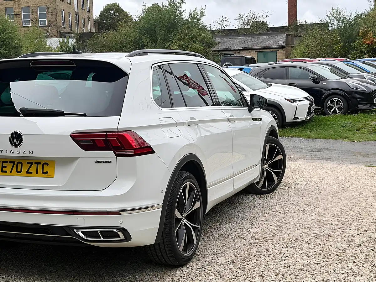 Used 2020 Volkswagen Tiguan R-Line White - Interior and Exterior details 18