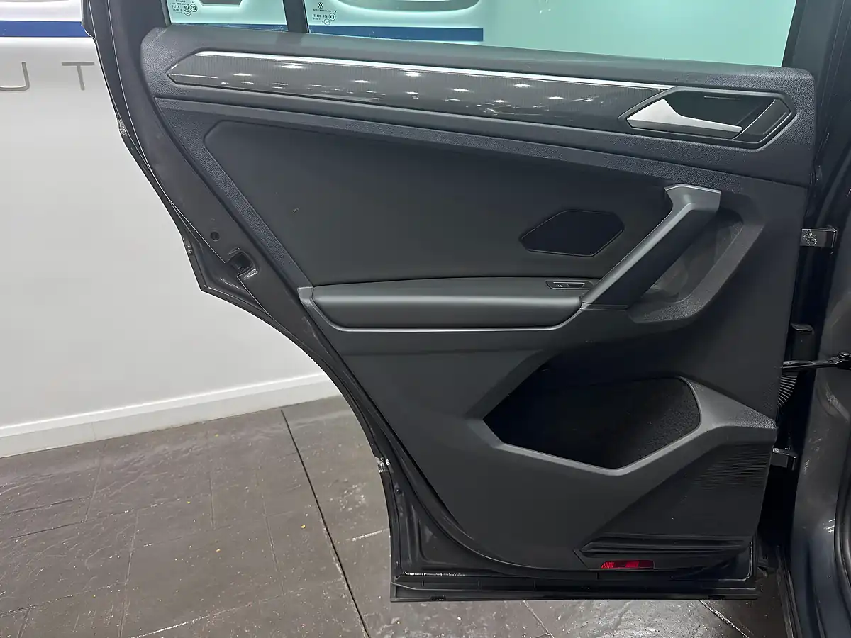 Used 2020 Volkswagen Tiguan Sel Grey - Interior and Exterior details 17