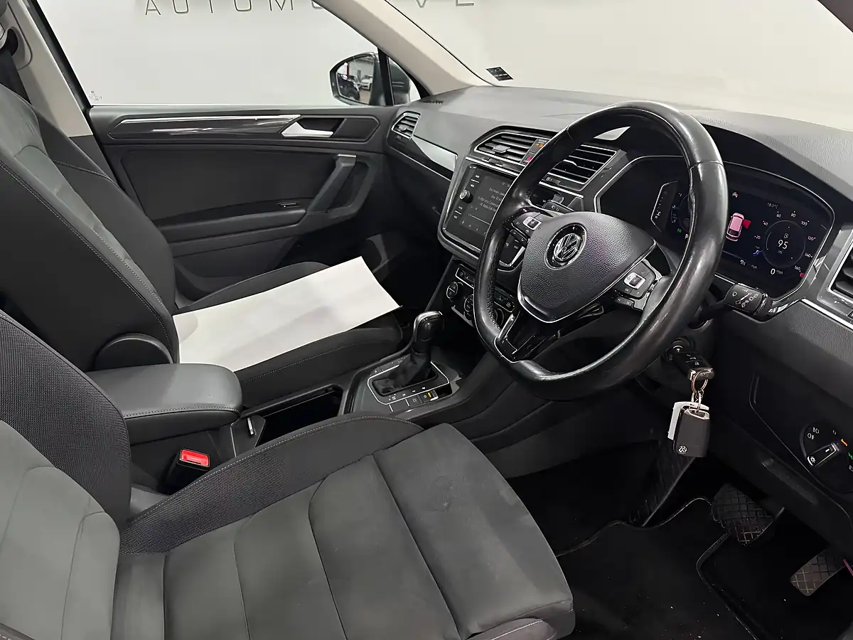 Used 2020 Volkswagen Tiguan Sel Grey - Interior and Exterior details 8