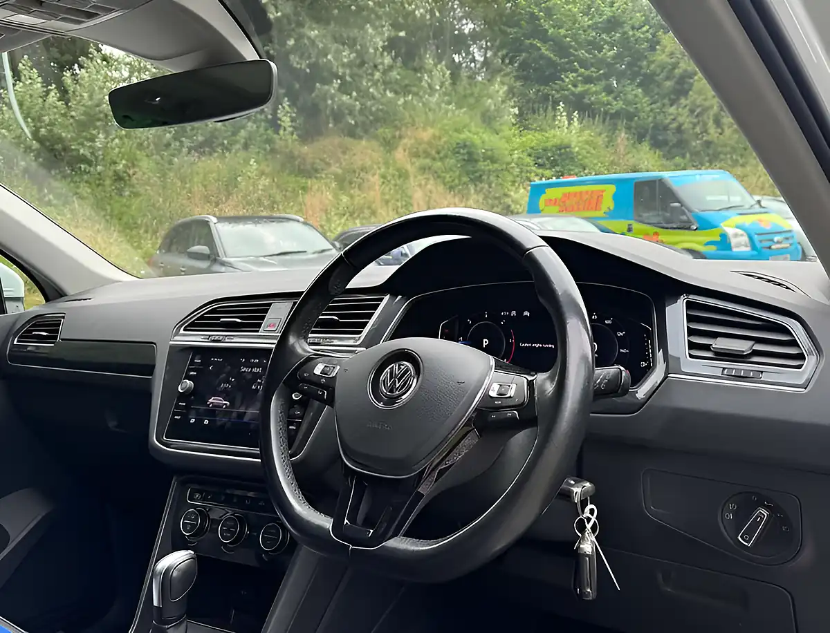 Used 2020 Volkswagen Tiguan Sel Pure White - Interior and Exterior details 11