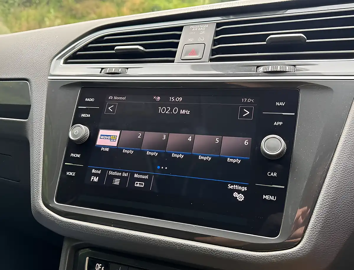 Used 2020 Volkswagen Tiguan Sel Pure White - Interior and Exterior details 13