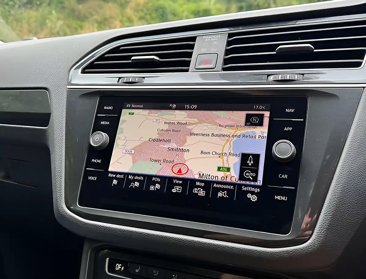 Used 2020 Volkswagen Tiguan Sel Pure White - Interior and Exterior details 15