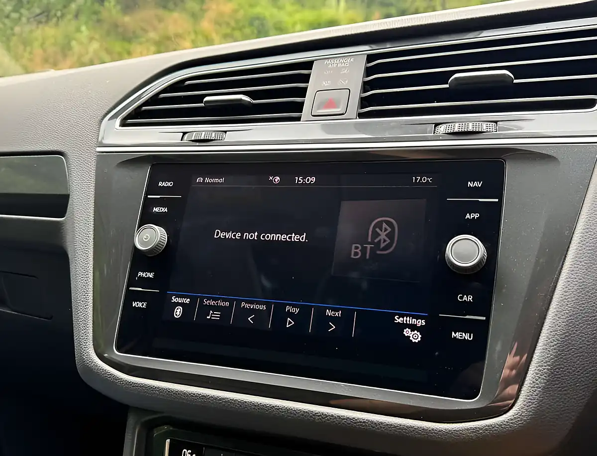 Used 2020 Volkswagen Tiguan Sel Pure White - Interior and Exterior details 16