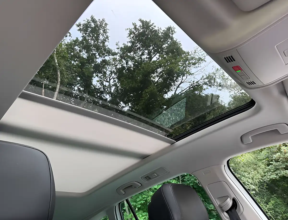 Used 2020 Volkswagen Tiguan Sel Pure White - Interior and Exterior details 18