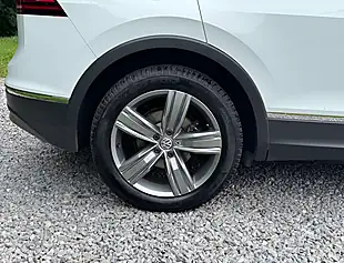 Used 2020 Volkswagen Tiguan Sel Pure White - Interior and Exterior details 9