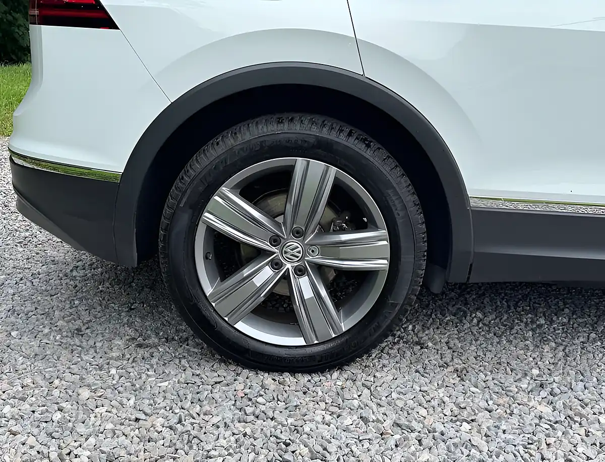 Used 2020 Volkswagen Tiguan Sel Pure White - Interior and Exterior details 9