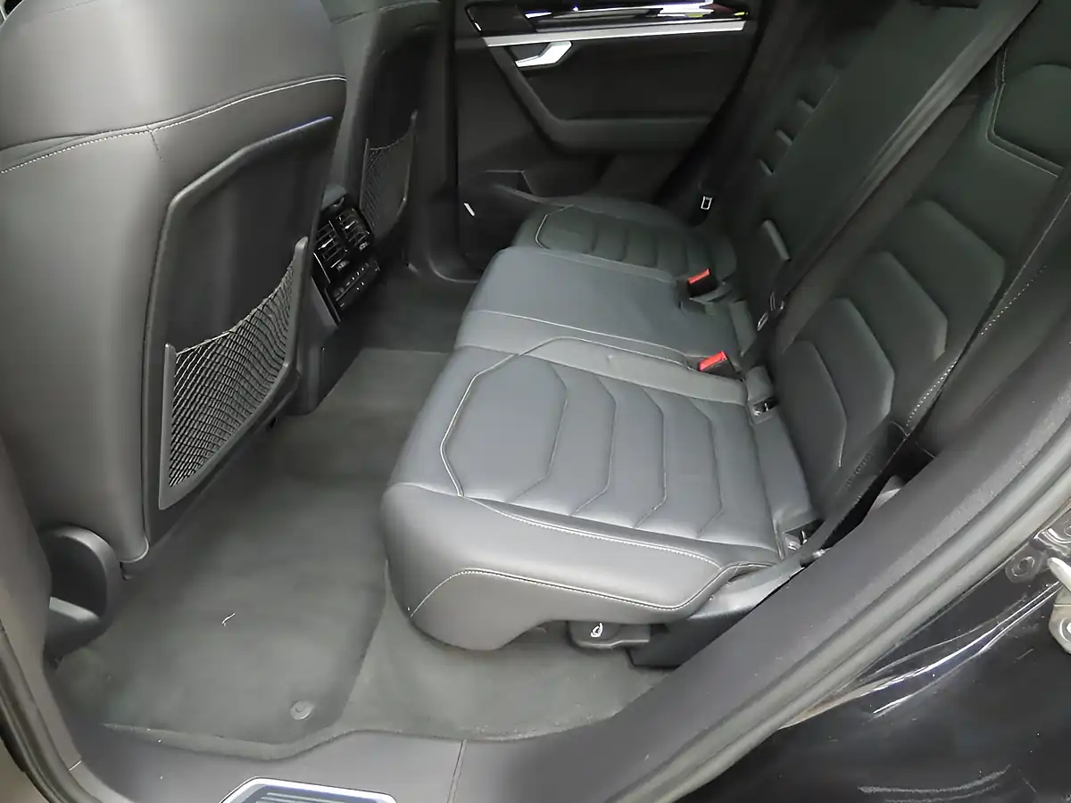 Used 2020 Volkswagen Touareg Black Edition Black - Interior and Exterior details 10
