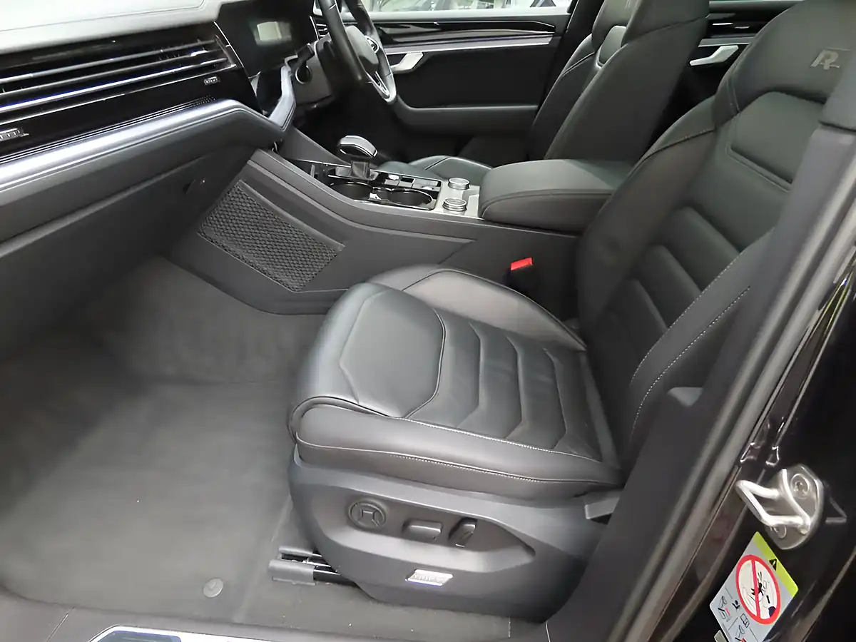 Used 2020 Volkswagen Touareg Black Edition Black - Interior and Exterior details 9