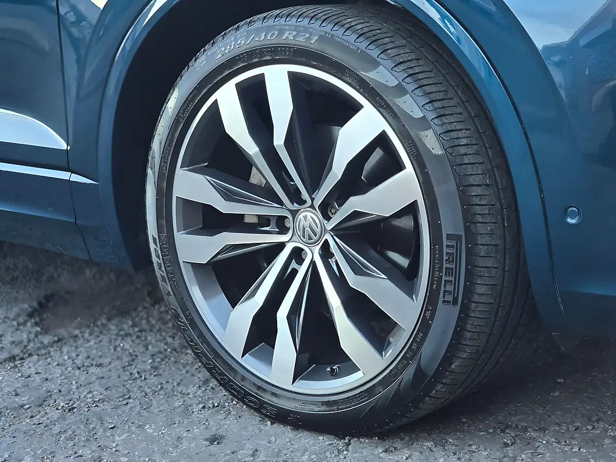 Used 2020 Volkswagen Touareg Black Edition Blue - Interior and Exterior details 12