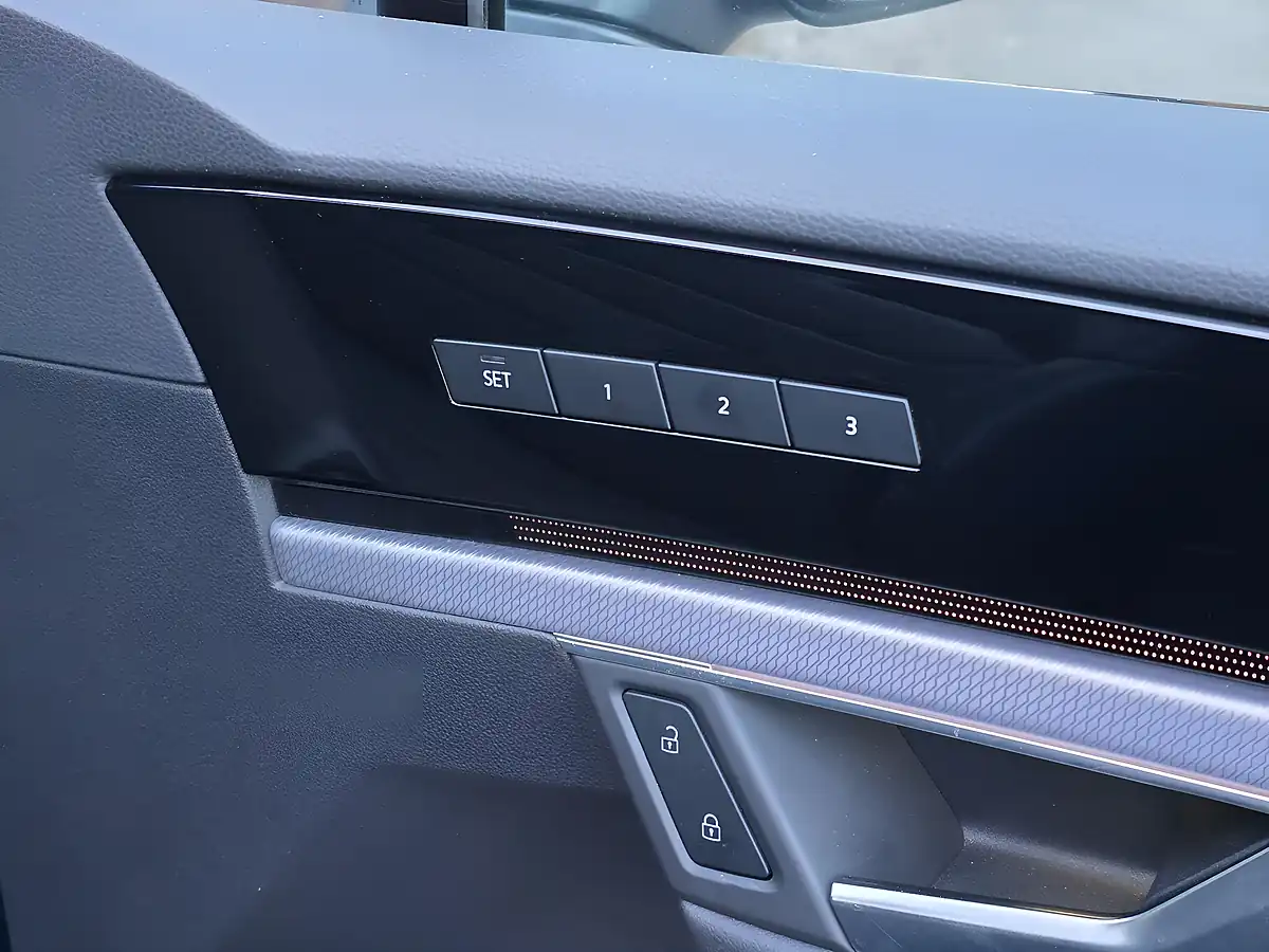 Used 2020 Volkswagen Touareg Black Edition Blue - Interior and Exterior details 15