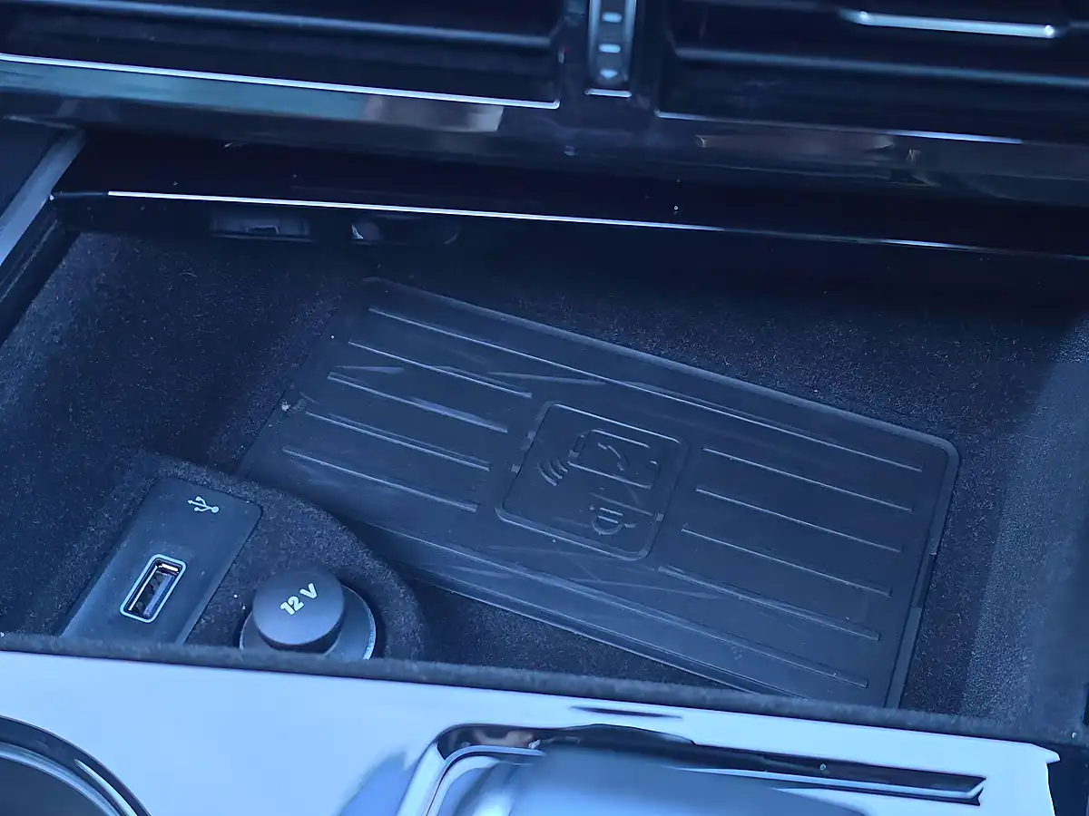 Used 2020 Volkswagen Touareg Black Edition Blue - Interior and Exterior details 18