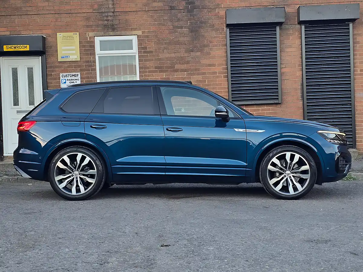 Used 2020 Volkswagen Touareg Black Edition Blue - Interior and Exterior details 2