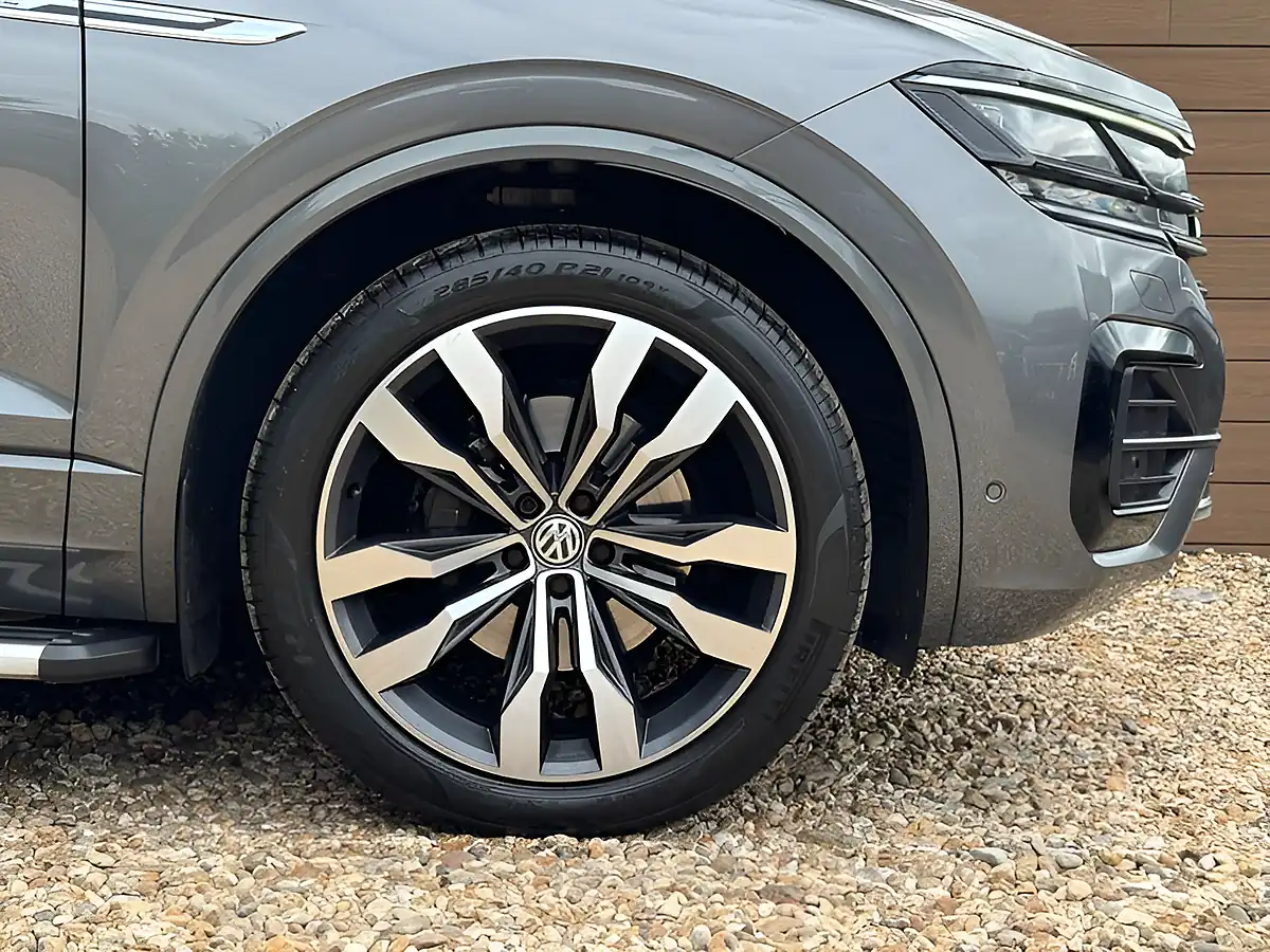 Used 2020 Volkswagen Touareg Black Edition Grey - Interior and Exterior details 10