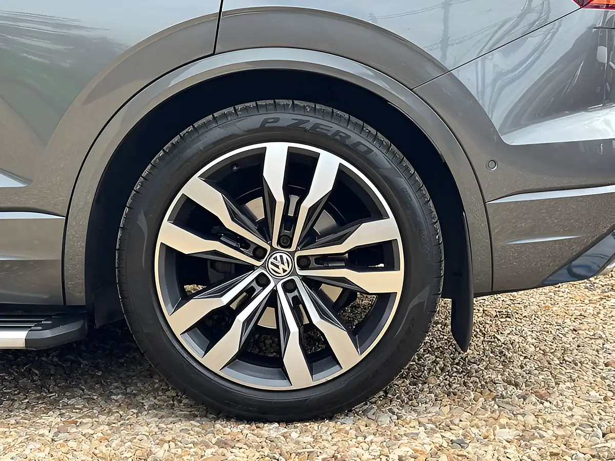 Used 2020 Volkswagen Touareg Black Edition Grey - Interior and Exterior details 12