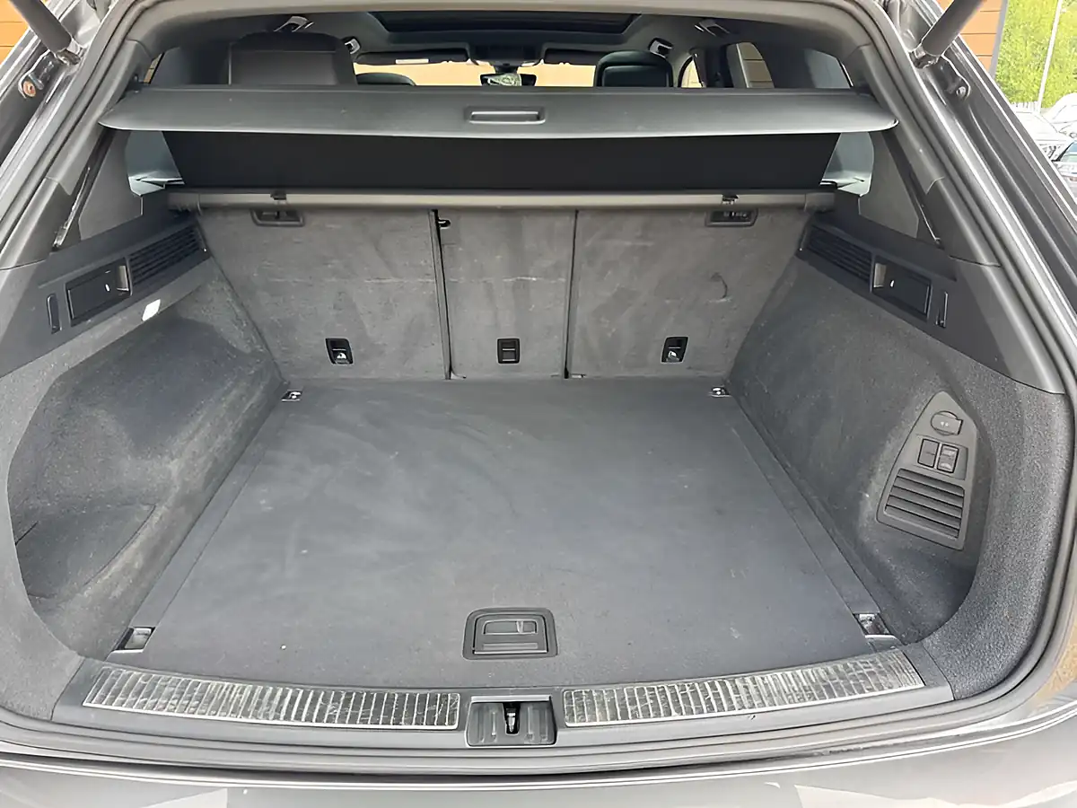 Used 2020 Volkswagen Touareg Black Edition Grey - Interior and Exterior details 5