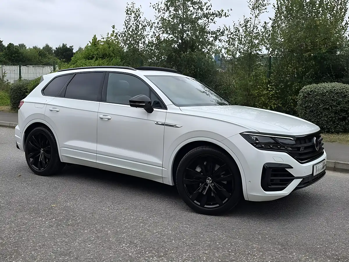 Used 2020 Volkswagen Touareg Black Edition White - Front View