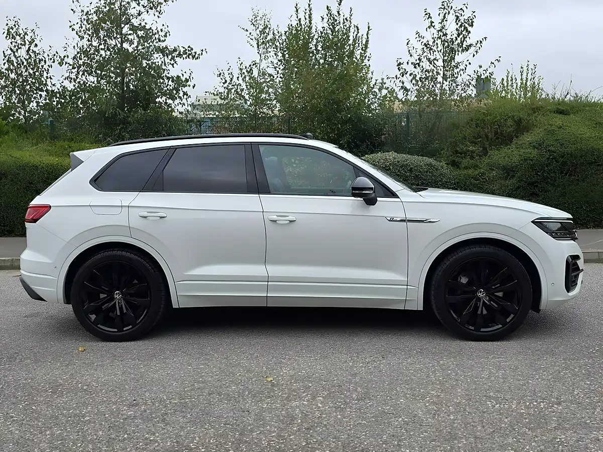 Used 2020 Volkswagen Touareg Black Edition White - Interior and Exterior details 2