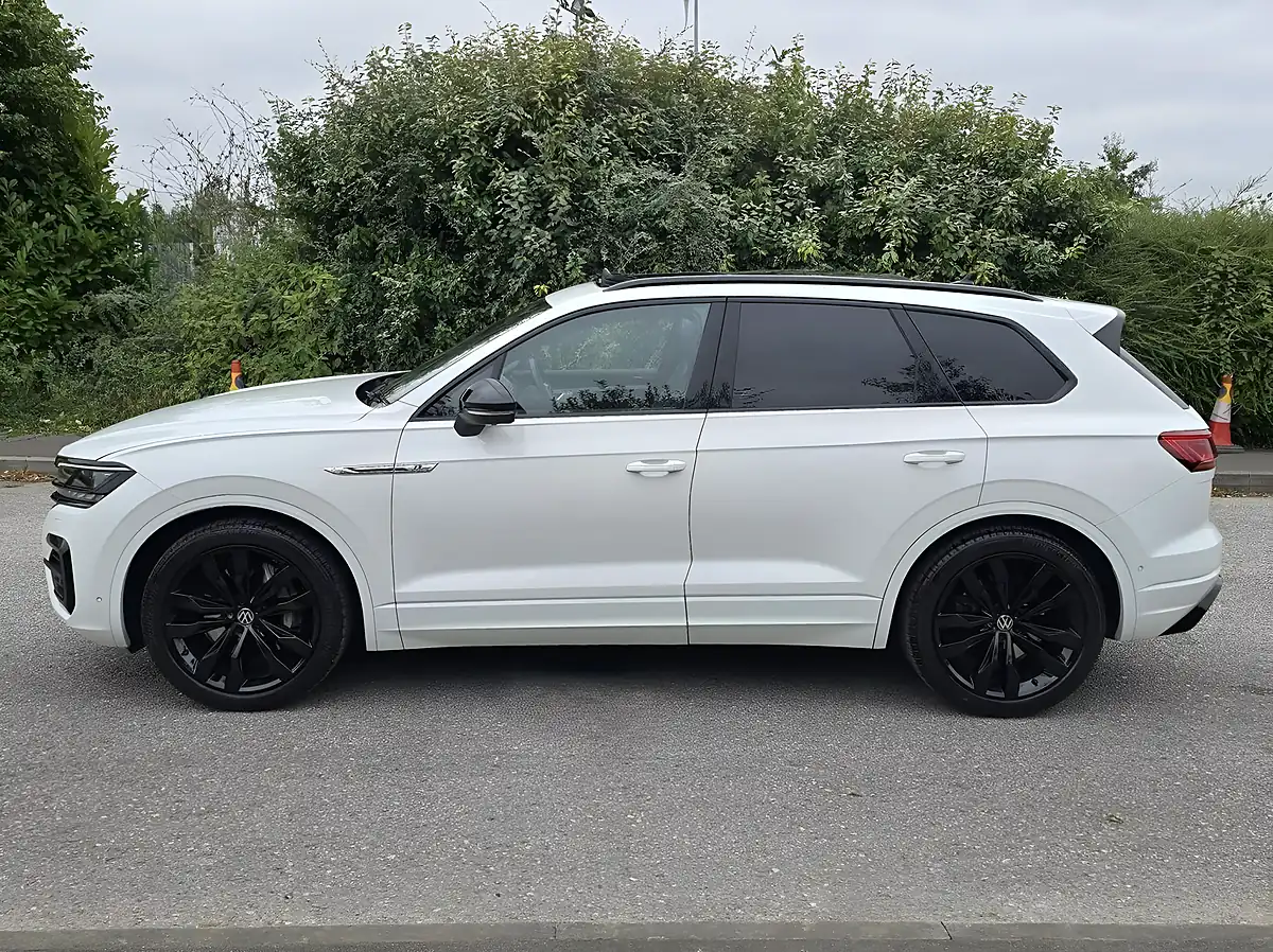 Used 2020 Volkswagen Touareg Black Edition White - Interior and Exterior details 5