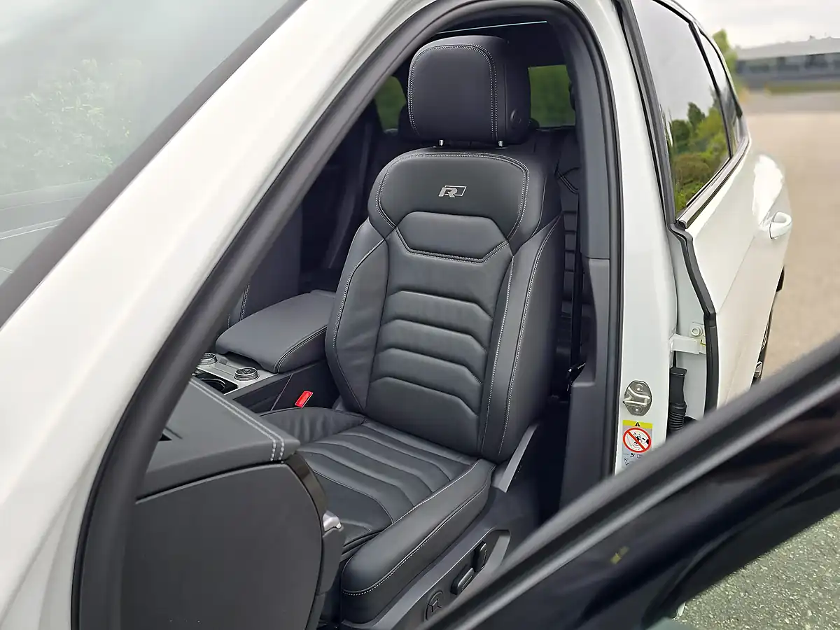 Used 2020 Volkswagen Touareg Black Edition White - Interior and Exterior details 9