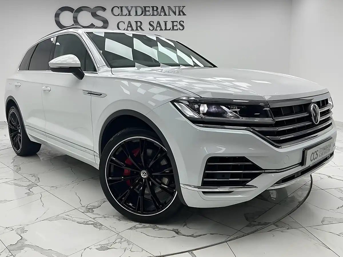 Used 2020 Volkswagen Touareg Sel White - Front View
