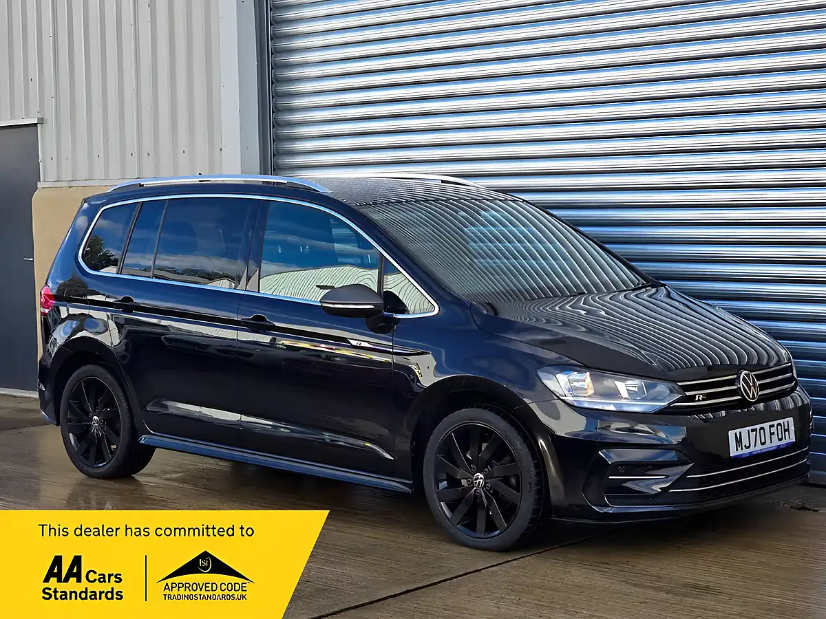 Used 2020 Volkswagen Touran R-Line Black - Front View