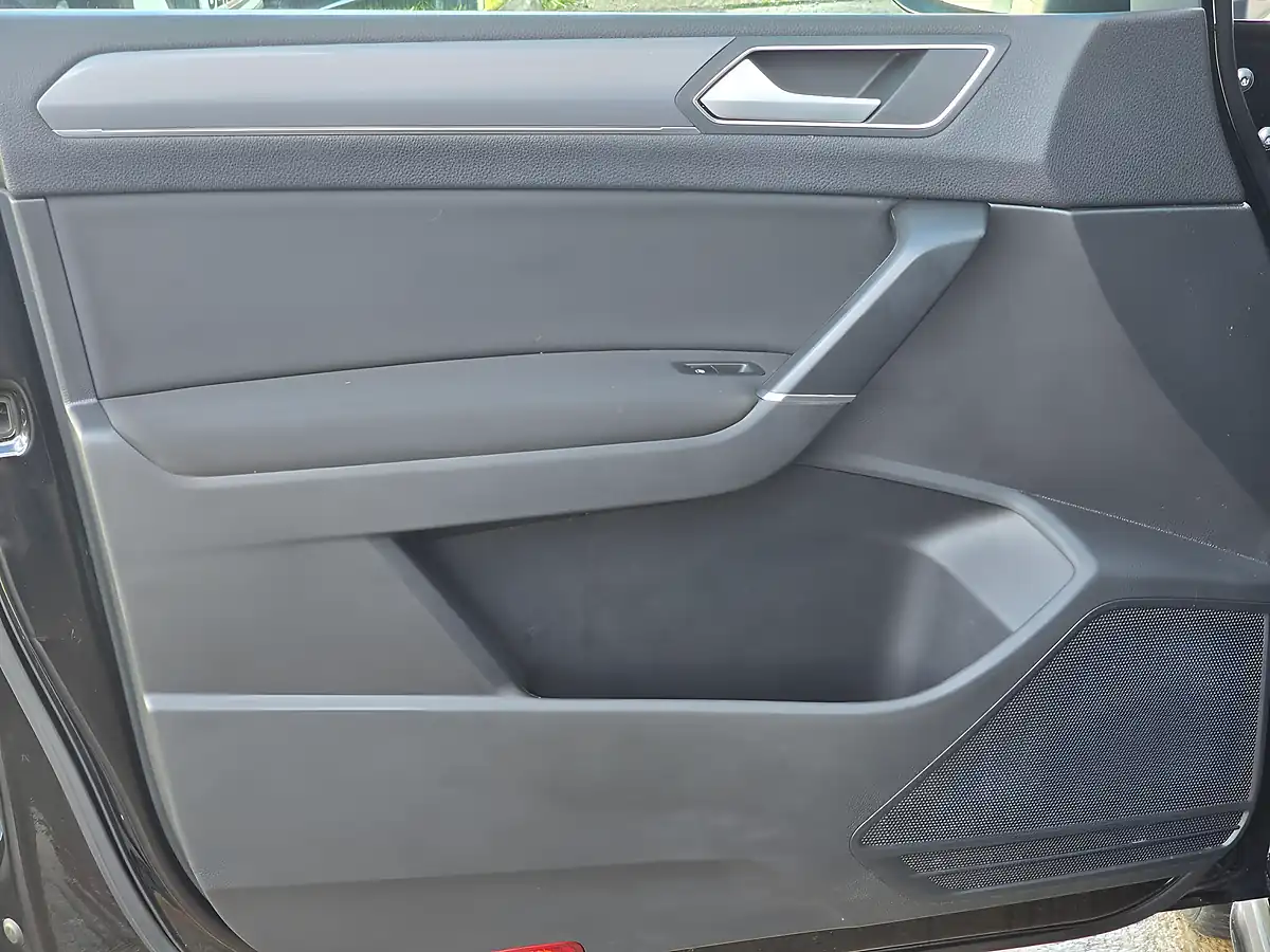 Used 2020 Volkswagen Touran R-Line Black - Interior and Exterior details 16