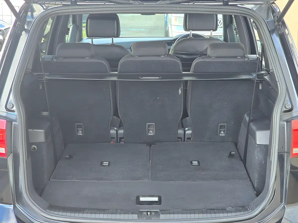Used 2020 Volkswagen Touran R-Line Black - Interior and Exterior details 19
