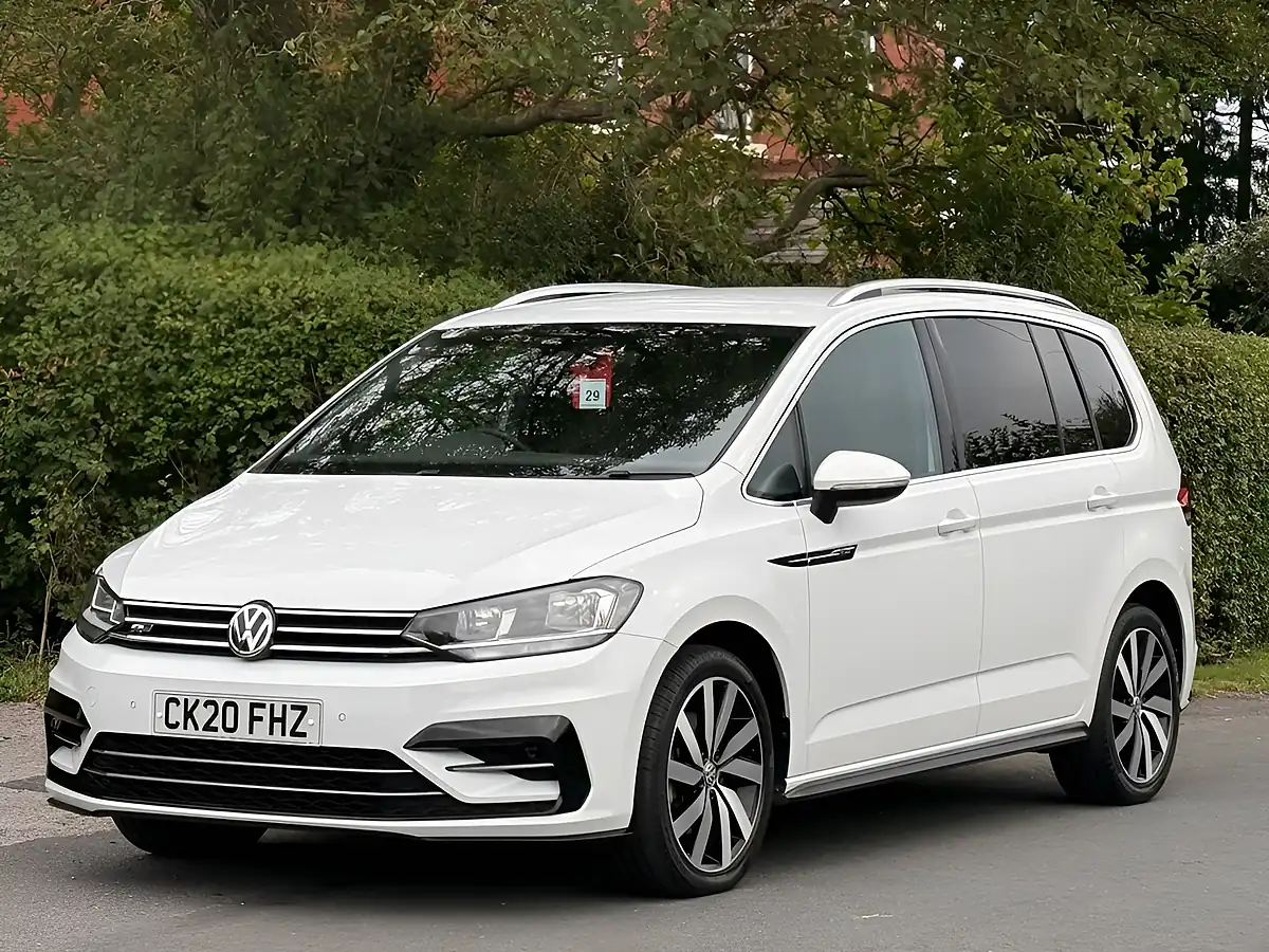 Used 2020 Volkswagen Touran R-Line White - Front View