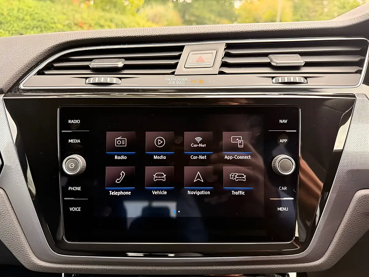 Used 2020 Volkswagen Touran R-Line White - Interior and Exterior details 11