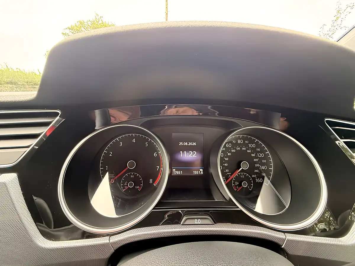 Used 2020 Volkswagen Touran R-Line White - Interior and Exterior details 14