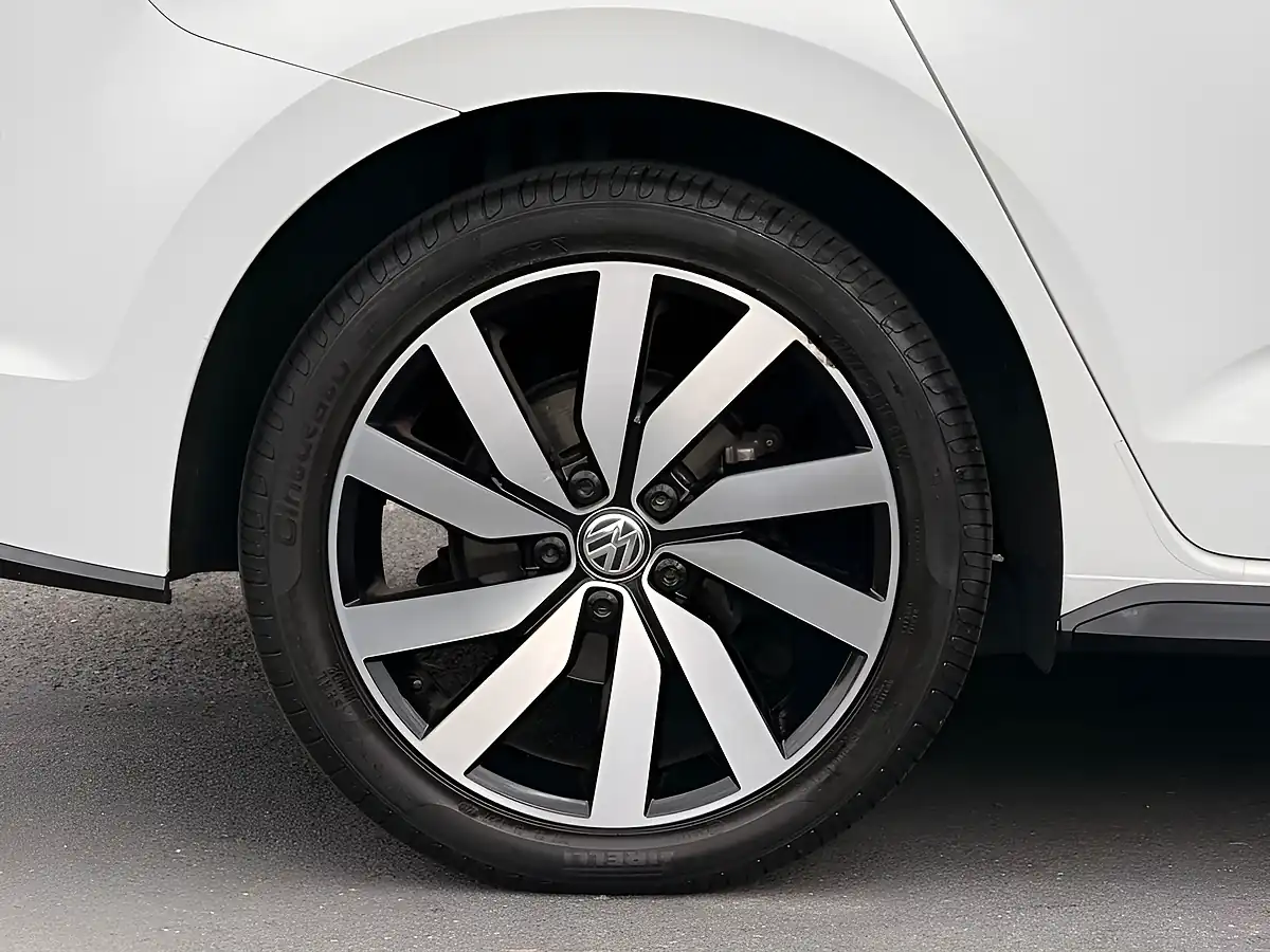Used 2020 Volkswagen Touran R-Line White - Interior and Exterior details 15