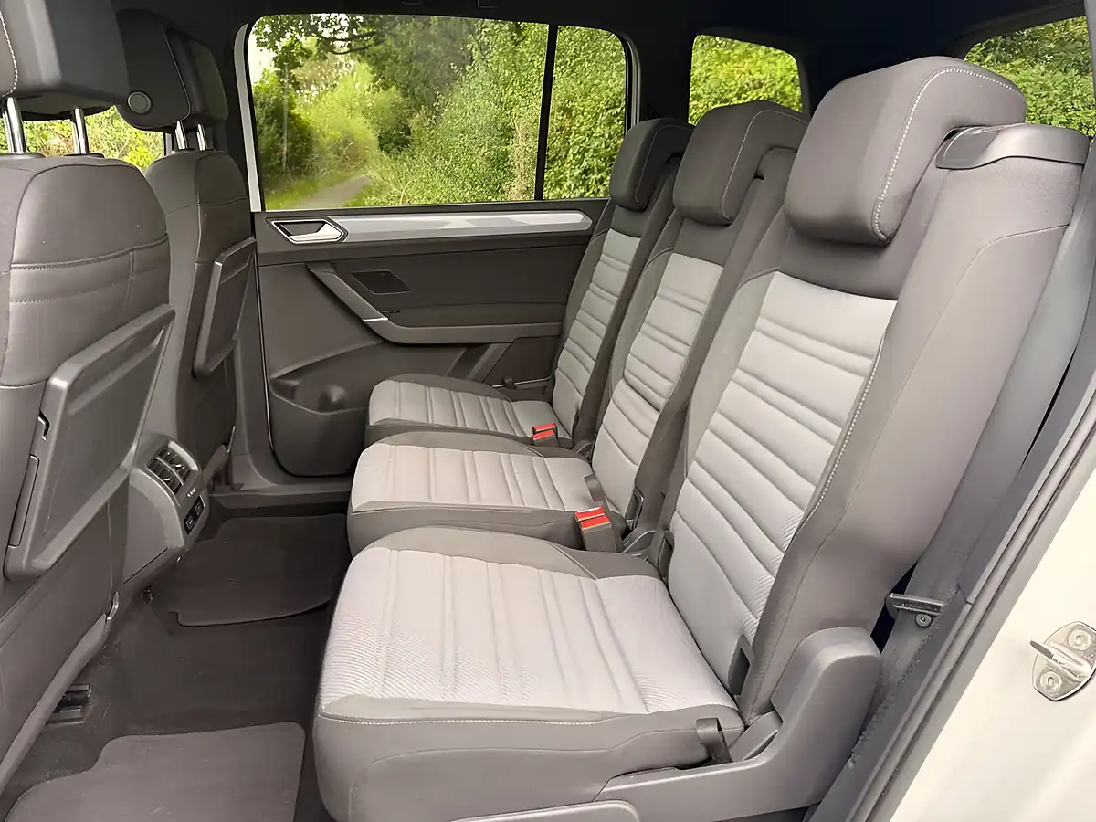 Used 2020 Volkswagen Touran R-Line White - Interior and Exterior details 16