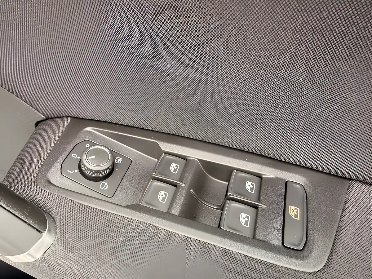 Used 2020 Volkswagen Touran R-Line White - Interior and Exterior details 19