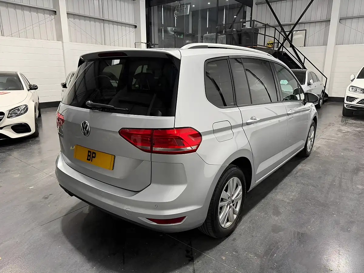 Used 2020 Volkswagen Touran Se Family Silver - Interior and Exterior details 10