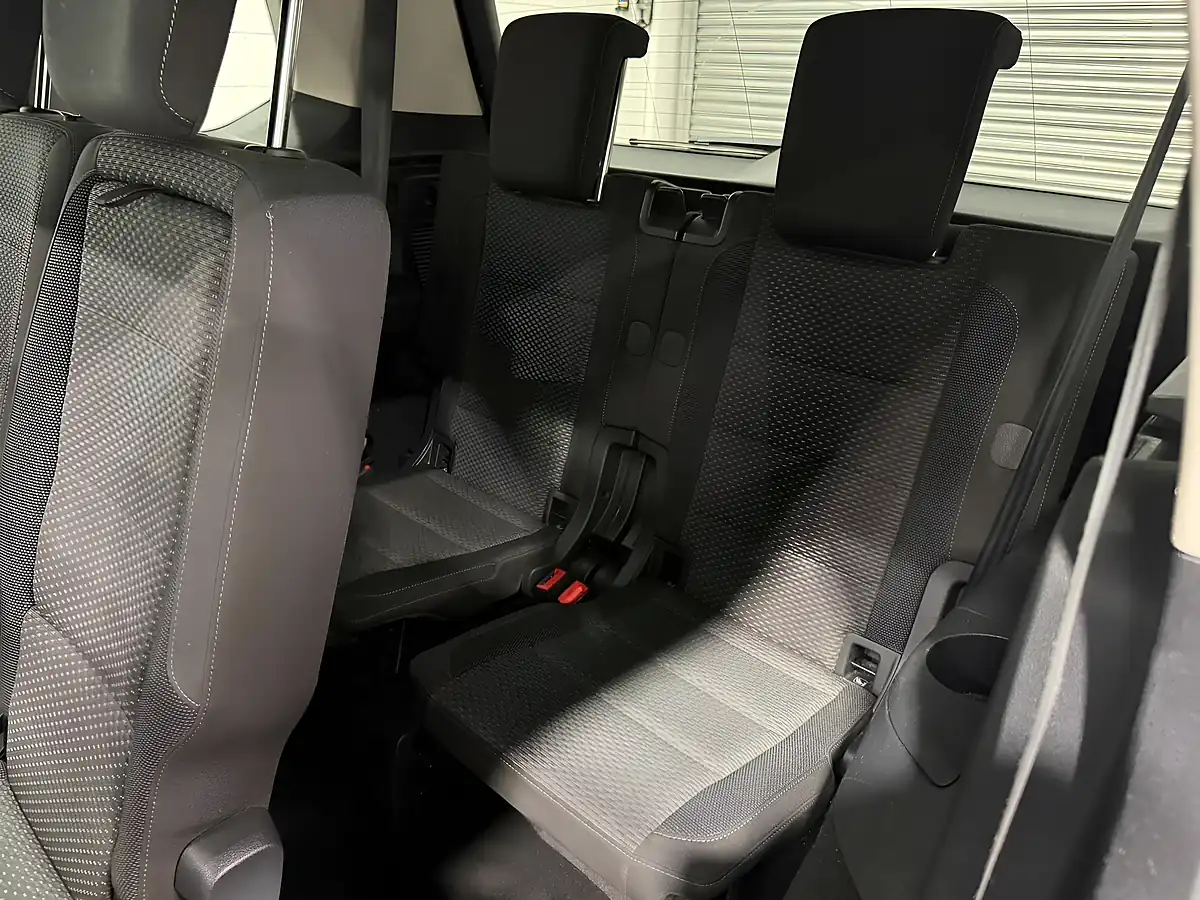 Used 2020 Volkswagen Touran Se Family Silver - Interior and Exterior details 13