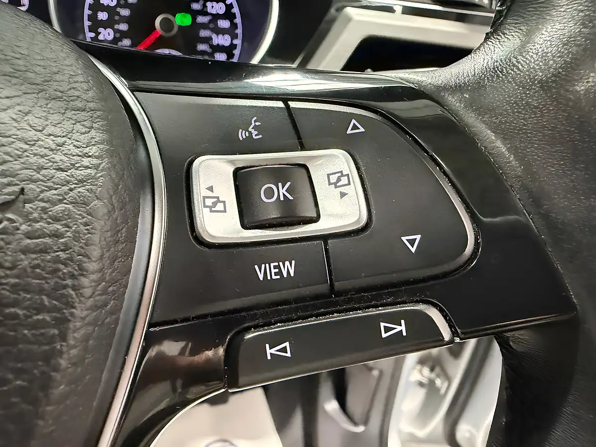 Used 2020 Volkswagen Touran Se Family Silver - Interior and Exterior details 14