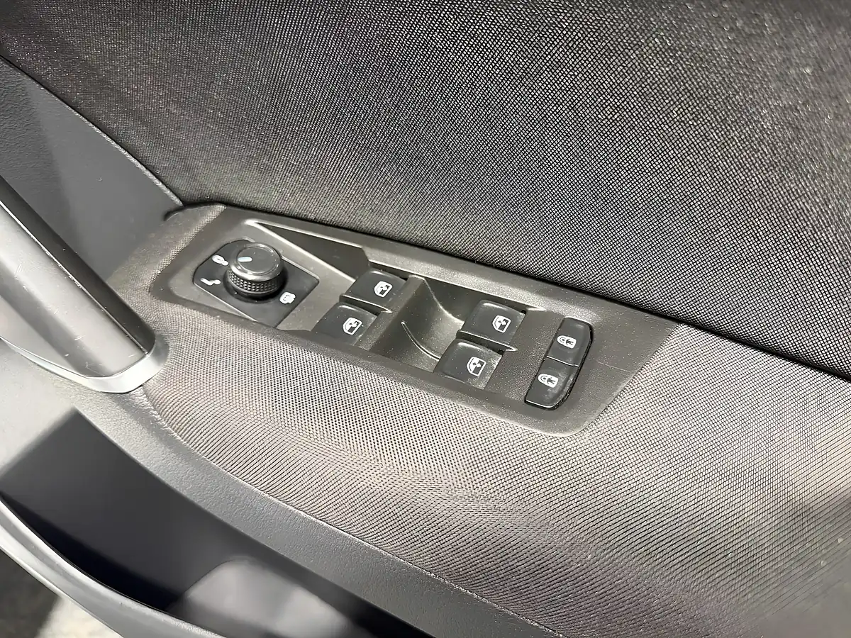 Used 2020 Volkswagen Touran Se Family Silver - Interior and Exterior details 15