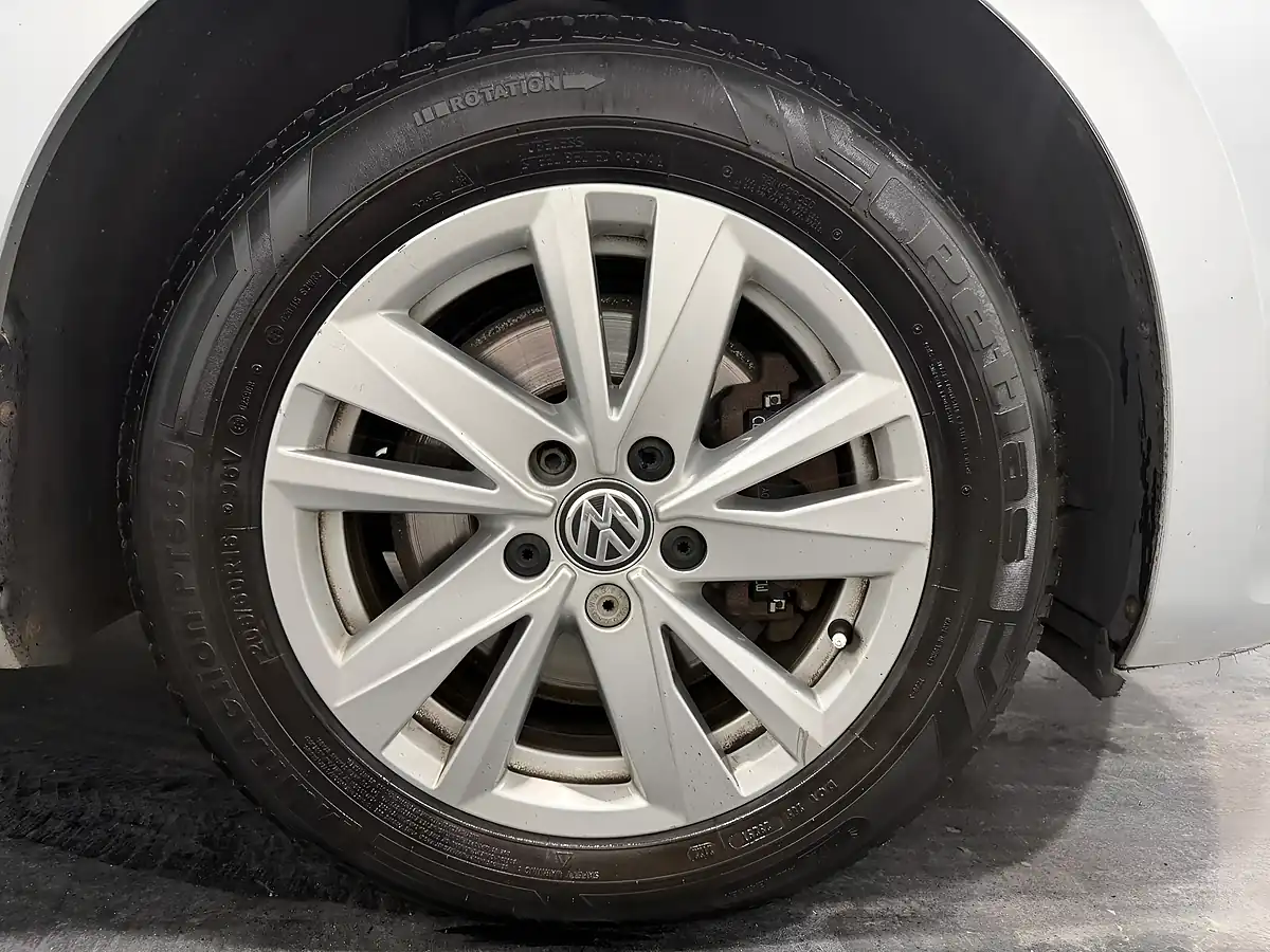 Used 2020 Volkswagen Touran Se Family Silver - Interior and Exterior details 16