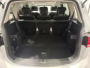 Used 2020 Volkswagen Touran Se Family Silver - Interior and Exterior details 17