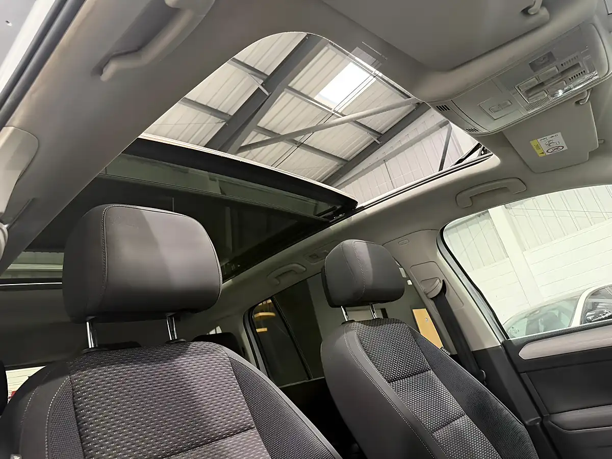 Used 2020 Volkswagen Touran Se Family Silver - Interior and Exterior details 18