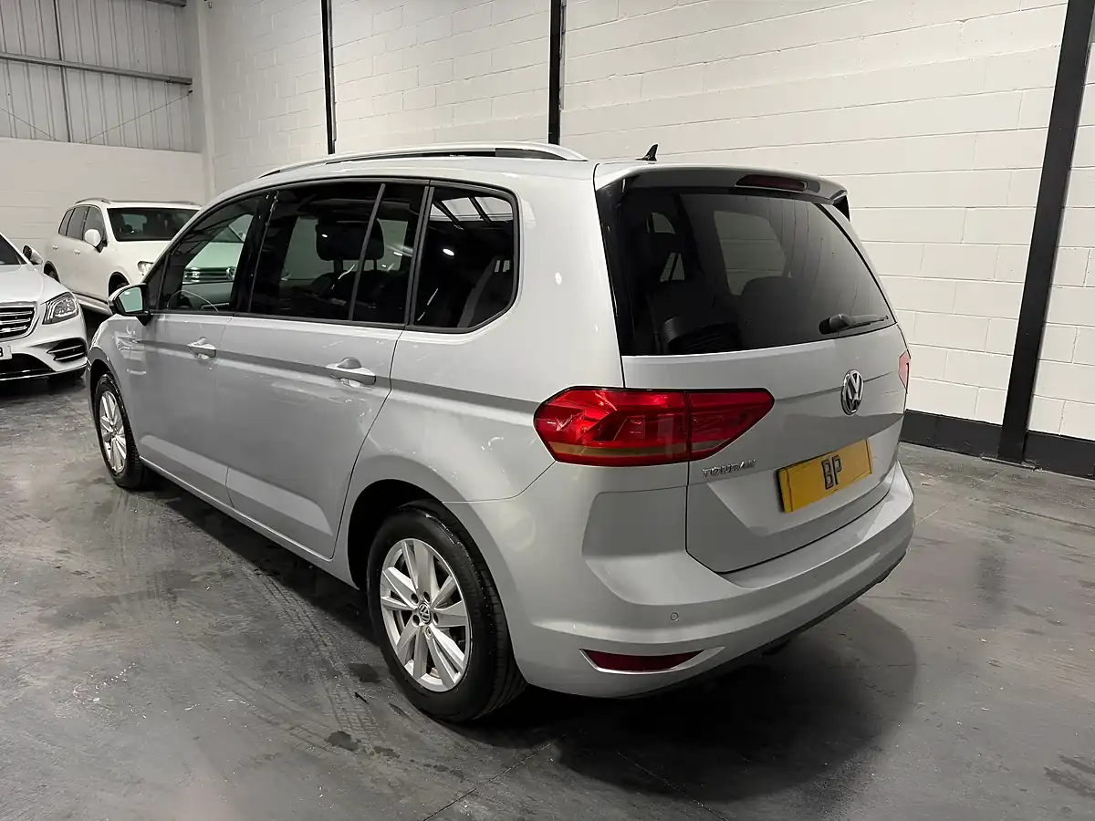 Used 2020 Volkswagen Touran Se Family Silver - Interior and Exterior details 4