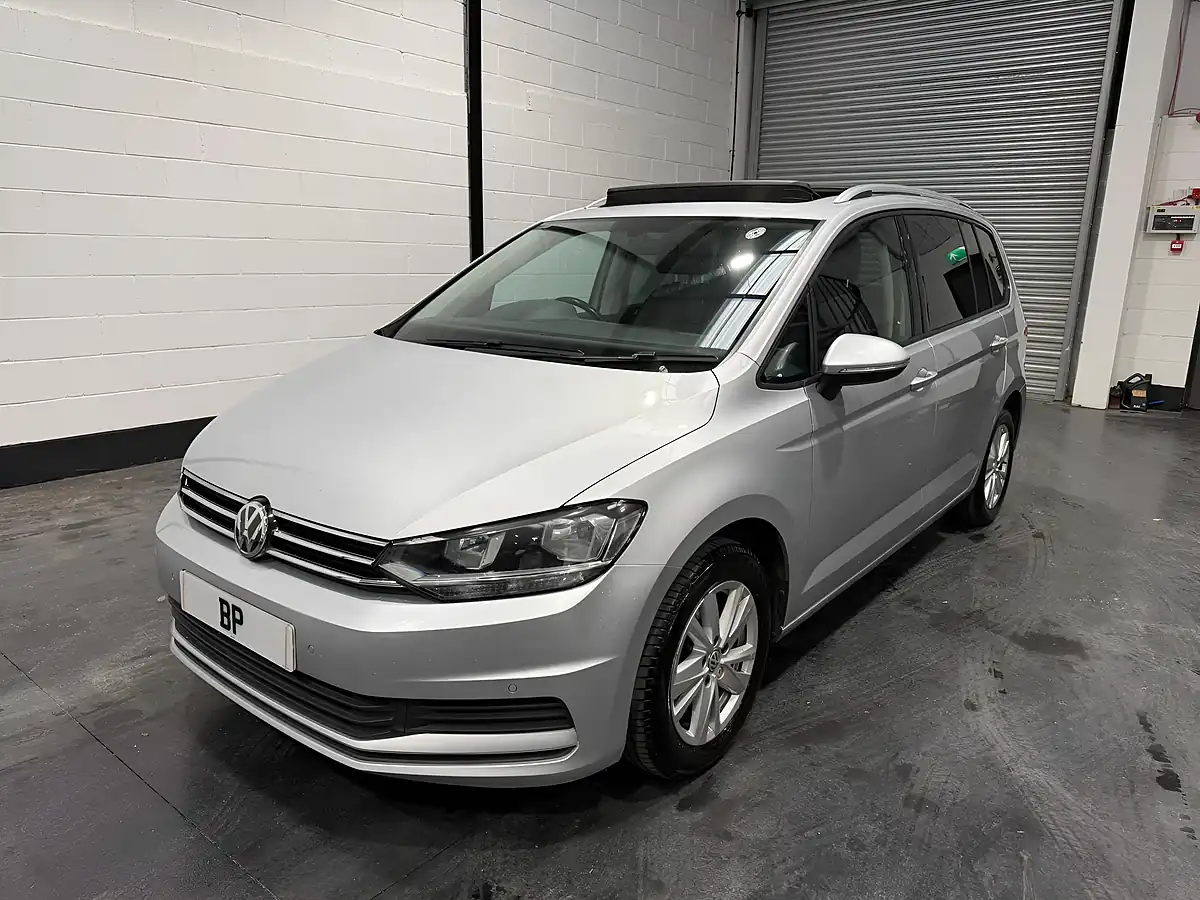 Used 2020 Volkswagen Touran Se Family Silver - Interior and Exterior details 7
