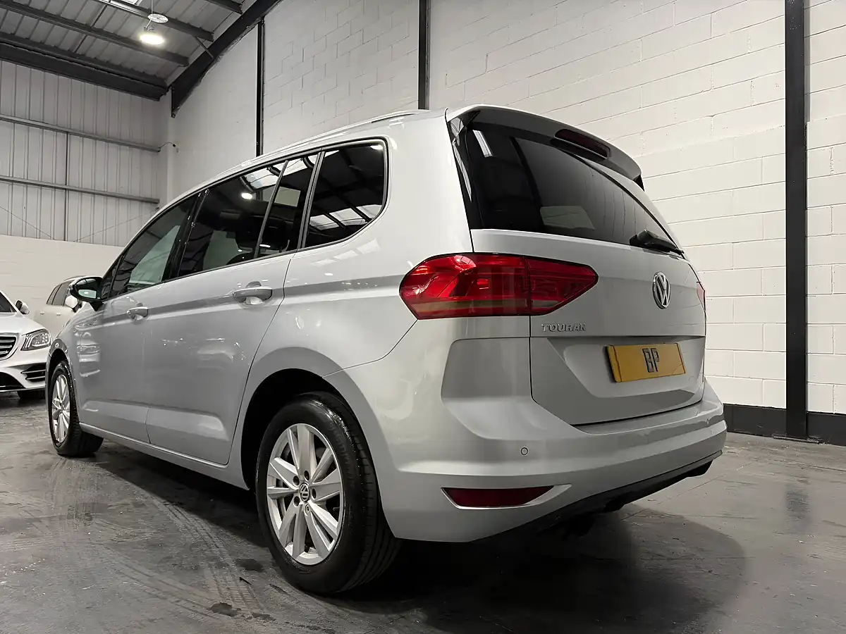 Used 2020 Volkswagen Touran Se Family Silver - Interior and Exterior details 8