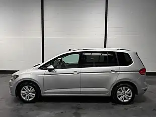 Used 2020 Volkswagen Touran Se Family Silver - Interior and Exterior details 9