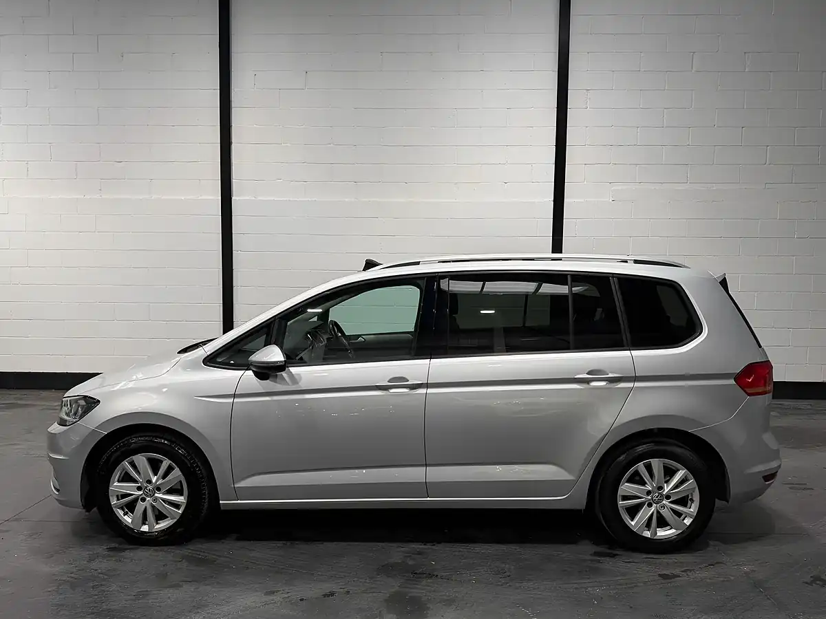 Used 2020 Volkswagen Touran Se Family Silver - Interior and Exterior details 9