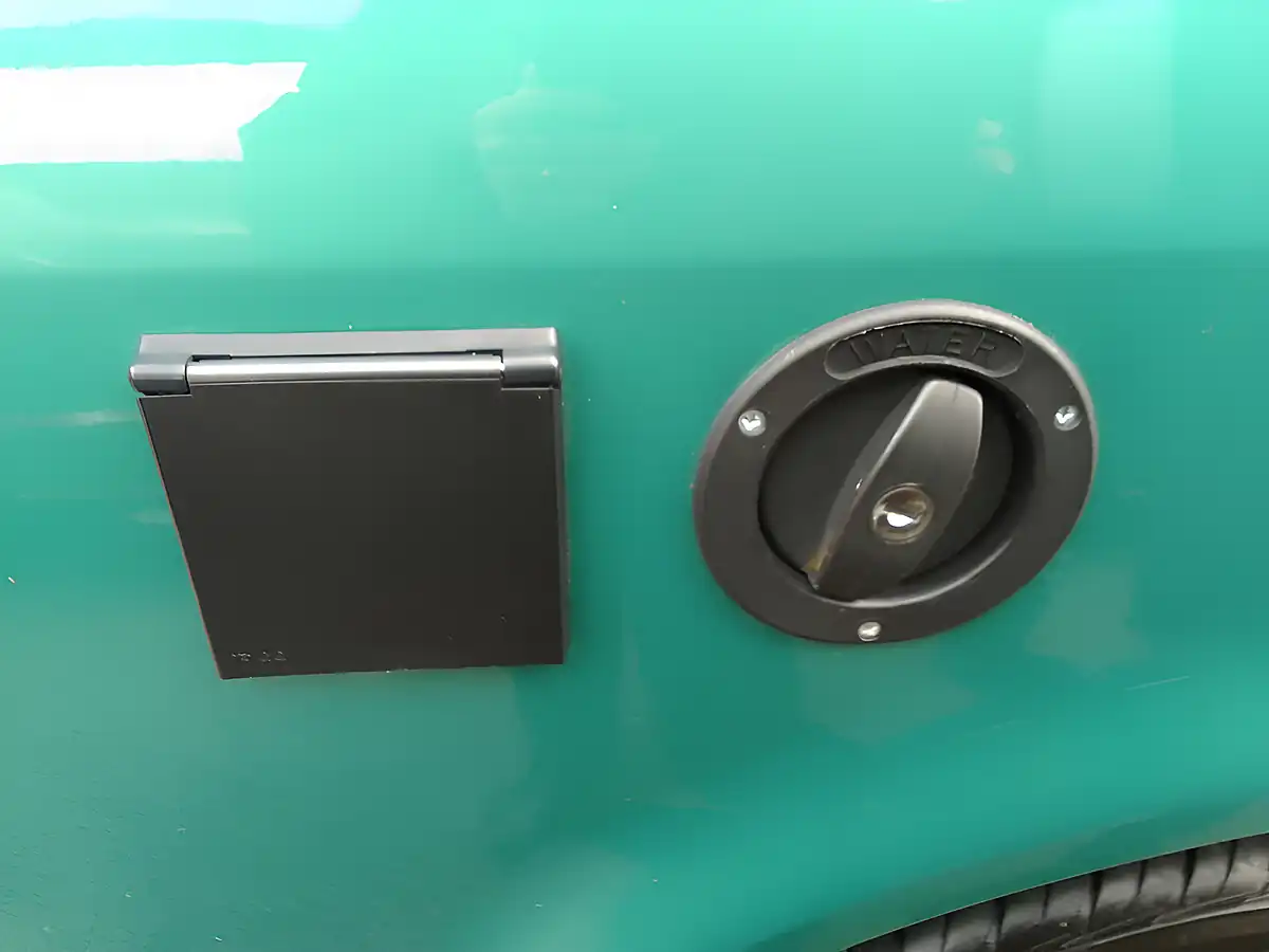 Used 2020 Volkswagen Transporter Camperking Bayleaf Green Metallic - Interior and Exterior details 14