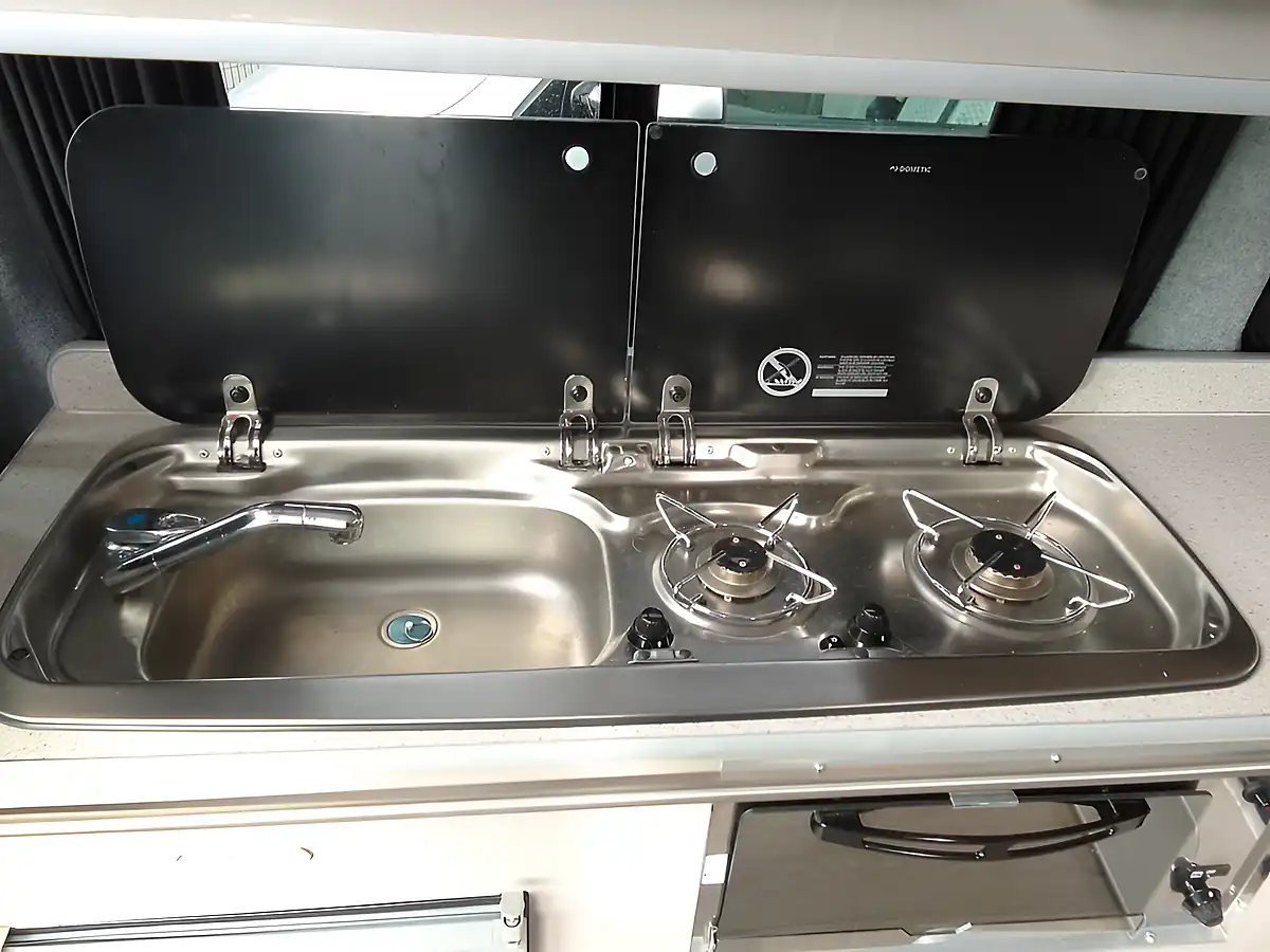 Used 2020 Volkswagen Transporter Camperking Bayleaf Green Metallic - Interior and Exterior details 7