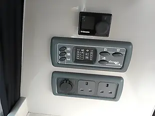 Used 2020 Volkswagen Transporter Camperking Bayleaf Green Metallic - Interior and Exterior details 8