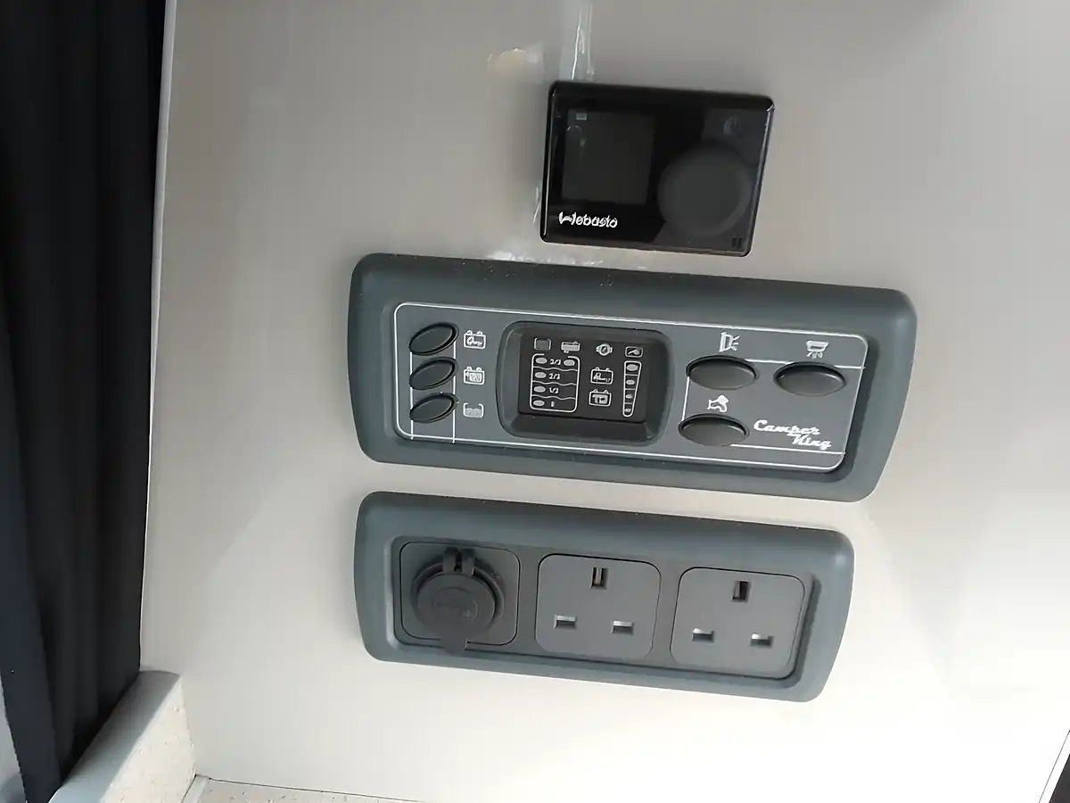 Used 2020 Volkswagen Transporter Camperking Bayleaf Green Metallic - Interior and Exterior details 8