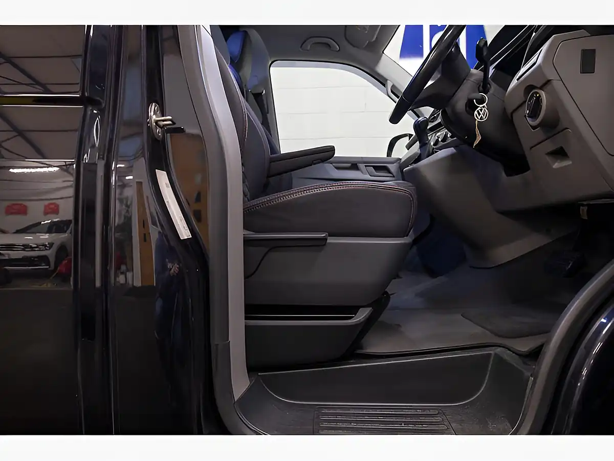 Used 2020 Volkswagen Transporter Highline Black - Interior and Exterior details 12